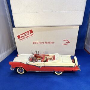 Danbury Mint 1:24 Ford Fairlane Sunliner Convertible 1956 Red White Diecast